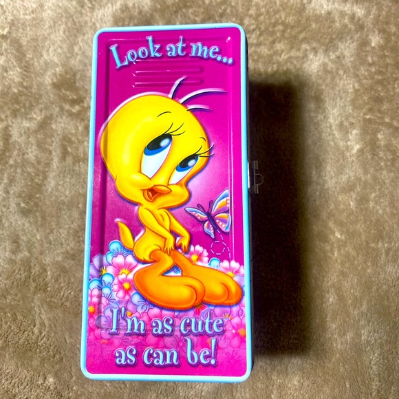 Warner Bros. Other - Vintage Tweety Bird Tin Chest Bank With Lock & keys